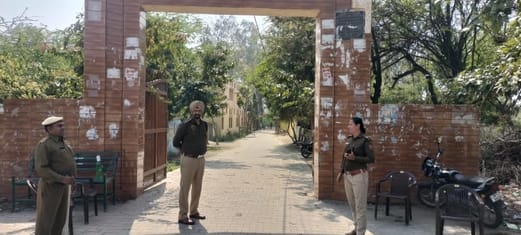 फोटो 29- तब ...सोनीपत के गन्नौर के गांव कैलाना स्थित राजकीय वरिष्ठ माध्यमिक विद्यालय में 27 फरव