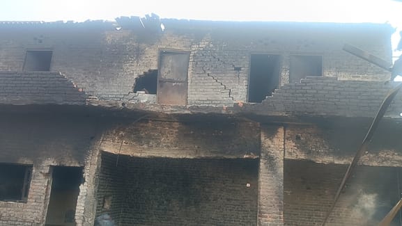 फोटो :: 38 : सोनीपत के खरखौदा स्थित फिरोजपुर बांगर औद्योगिक क्षेत्र की फैक्टरी में सोमवार देर र