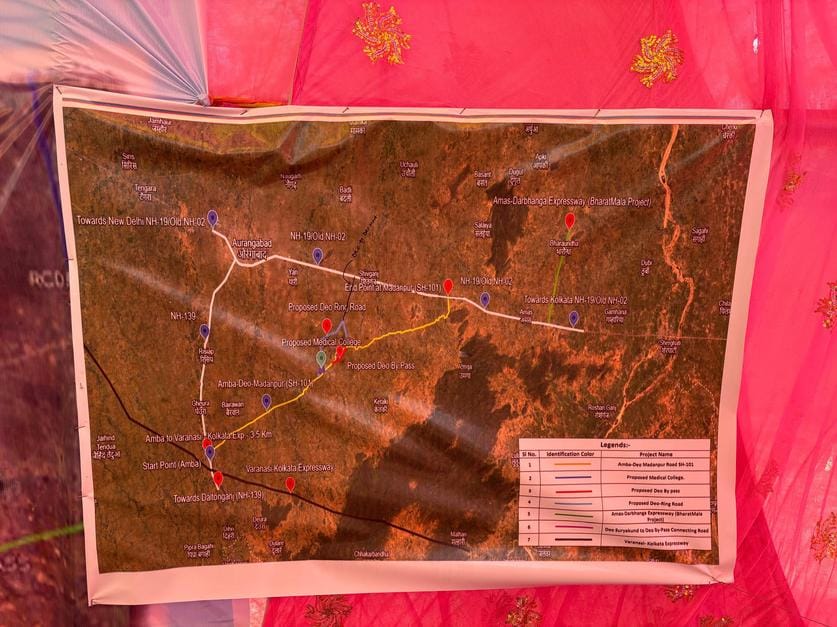 इलाके के लोगों की मौजूदगी में ऑन साईट मेडिकल कॉलेज परियोजना की जानकारी देते डीडीसी, मौजूद लोग व इलाके के लोगों की मौजूदगी में ऑन साईट मेडिकल कॉलेज परियोजना की जानकारी देते डीडीसी, मौजूद लोग व