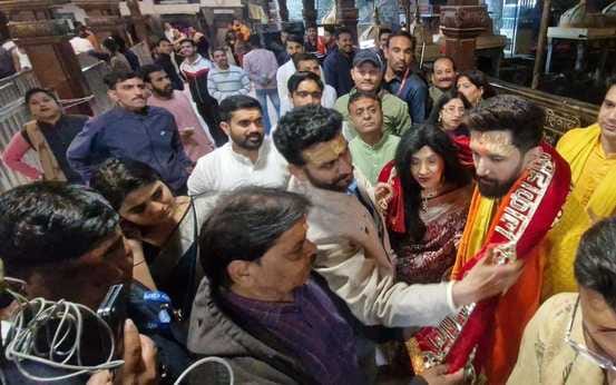 परिवार सहित बाबा महाकाल के दर्शन करने पहुंचे केंद्रीय मंत्री चिराग पासवान परिवार सहित बाबा महाकाल के दर्शन करने पहुंचे केंद्रीय मंत्री चिराग पासवान
