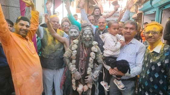 फोटो 33- सोनीपत के बड़ा बाजार में शिव बरात के दौरान शिव तांडव प्रस्तुत करते कलाकार। संवाद फोटो 33- सोनीपत के बड़ा बाजार में शिव बरात के दौरान शिव तांडव प्रस्तुत करते कलाकार। संवाद