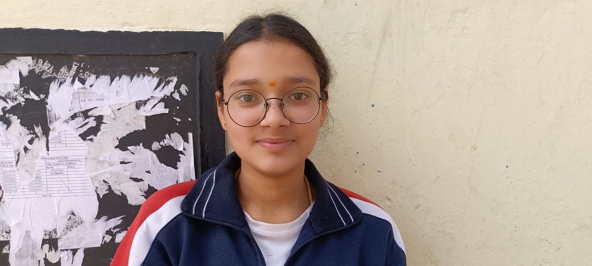 घुमारवीं में हिमाचल प्रदेश स्कूल शिक्षा बोर्ड की परीक्षा देकर बाहर आते विद्यार्थी । संवाद घुमारवीं में हिमाचल प्रदेश स्कूल शिक्षा बोर्ड की परीक्षा देकर बाहर आते विद्यार्थी । संवाद