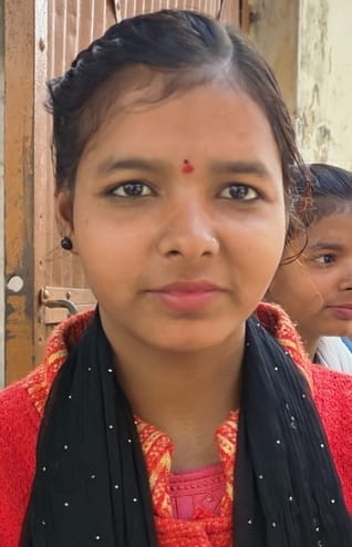 अंग्रेजी की बोर्ड परीक्षा देकर बाहर आती छात्राएं। संवाद अंग्रेजी की बोर्ड परीक्षा देकर बाहर आती छात्राएं। संवाद