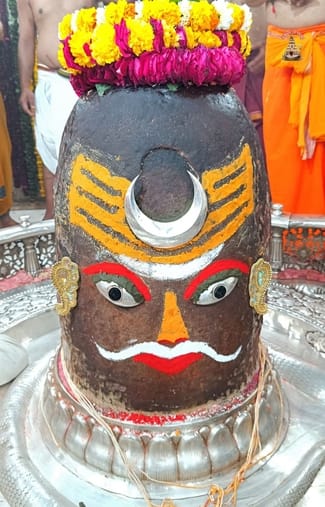 भस्म आरती श्रंगार मे बाबा महाकाल ने दिए त्रिनेत्र स्वरूप मे दर्शन, वित्त आयोग अध्यक्ष ने लिया श