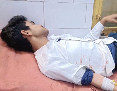 बीसलपुर सामुदायिक स्वास्थ्य केंद्र में भर्ती घायल छात्र हिमांशु।संवाद बीसलपुर सामुदायिक स्वास्थ्य केंद्र में भर्ती घायल छात्र हिमांशु।संवाद