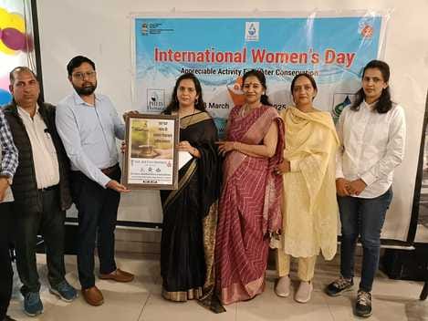 08जेएनडी10-बुजुर्ग महिलाओं को सम्मानित करते सीनियर सिटीजन फ ोरम और राजकीय महिला महाविद्यालय के 08जेएनडी10-बुजुर्ग महिलाओं को सम्मानित करते सीनियर सिटीजन फ ोरम और राजकीय महिला महाविद्यालय के