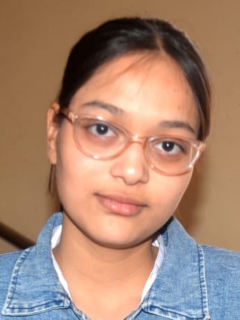 आर्य महिला इण्टर कॉलेज से यूपी बोर्ड की परीक्षा देकर बाहर निकलतीं छात्राएं। संवाद आर्य महिला इण्टर कॉलेज से यूपी बोर्ड की परीक्षा देकर बाहर निकलतीं छात्राएं। संवाद