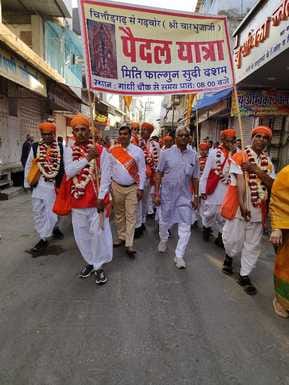 चित्तौड़गढ़ से गढ़बोर चारभुजाजी के लिए रवाना हुवे पदयात्री।