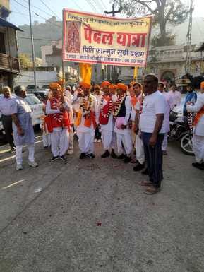 चित्तौड़गढ़ से गढ़बोर चारभुजाजी के लिए रवाना हुवे पदयात्री।