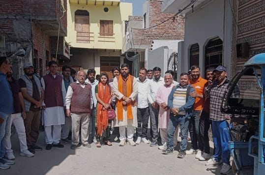 फोटो 31: सोनीपत के पटेल नगर में रेहड़ी संचालक का हालचाल जानने पहुंचे अखंड हिंदू स्वाभिमान के राष फोटो 31: सोनीपत के पटेल नगर में रेहड़ी संचालक का हालचाल जानने पहुंचे अखंड हिंदू स्वाभिमान के राष