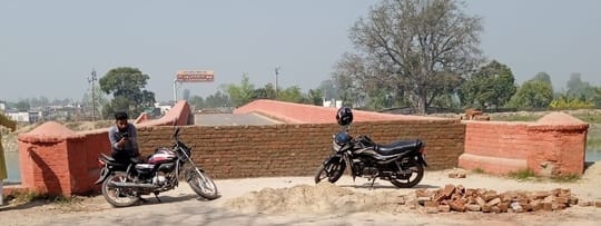 पूरनपुर-खटीमा मार्ग पर डगा पुल पर पड़ी दरार। संवाद पूरनपुर-खटीमा मार्ग पर डगा पुल पर पड़ी दरार। संवाद