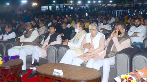 वीवी पीजी डिग्री कॉलेज शामली महोत्सव में रंगारंग कार्यक्रम प्रस्तुत करती हरियाणवी कलाकार  प्रां