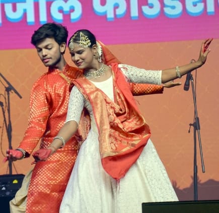 वीवी पीजी डिग्री कॉलेज शामली महोत्सव में रंगारंग कार्यक्रम प्रस्तुत करती हरियाणवी कलाकार  प्रां