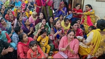 फोटो 02- सोनीपत के कल्याण नगर स्थित मंदिर श्री ठाकुर द्वारा में आयोजित होली महोत्सव कार्यक्रम म फोटो 02- सोनीपत के कल्याण नगर स्थित मंदिर श्री ठाकुर द्वारा में आयोजित होली महोत्सव कार्यक्रम म