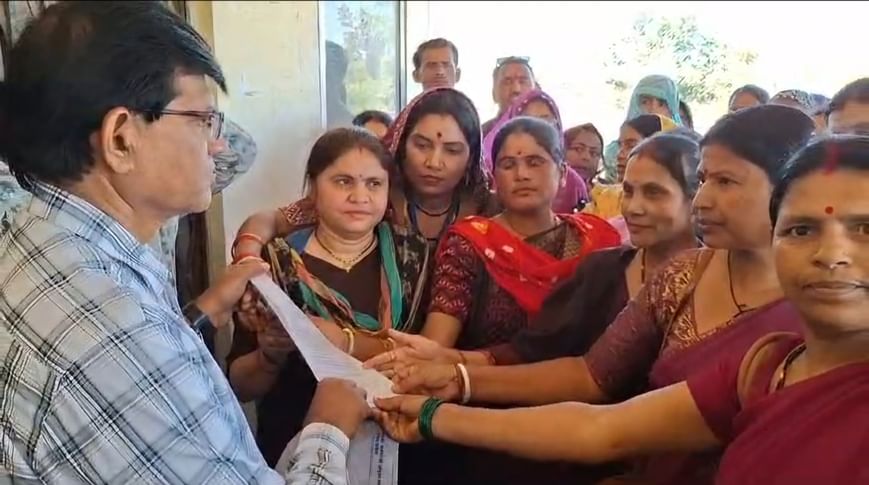 ●मांगों लो लेकर आशा ऊषा, आशा सहयोगिनी संघ ने किया प्रदर्शन, मुख्यमंत्री के नाम कलेक्ट्रेट में स