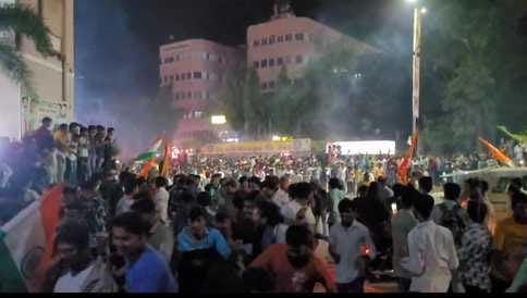 शहर के सयाजी पर कोतवाली थाना प्रभारी के साथ की कुछ लोगों ने की अभद्रता