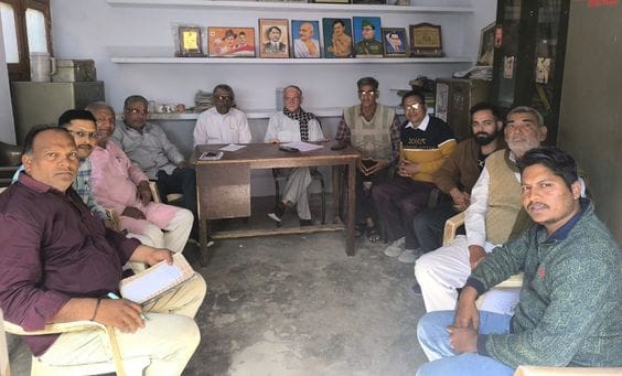 11जेएनडी02-शिव कॉलोनी में आयोजित बैठक में भाग लेते जनवादी लेखक संघ के सदस्य। स्रोत स्वयं 11जेएनडी02-शिव कॉलोनी में आयोजित बैठक में भाग लेते जनवादी लेखक संघ के सदस्य। स्रोत स्वयं