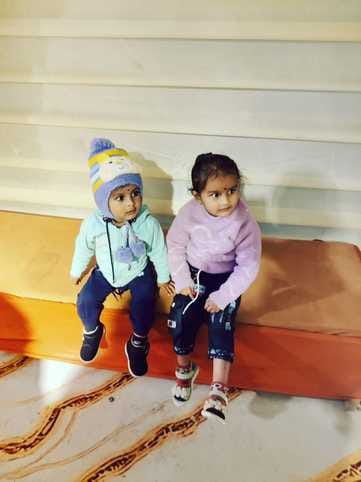 3 साल के छोटे-छोटे बच्चो को लेकर अचानक गायब हो गई महिला, 10 दिनों से खोज रहा पति 3 साल के छोटे-छोटे बच्चो को लेकर अचानक गायब हो गई महिला, 10 दिनों से खोज रहा पति