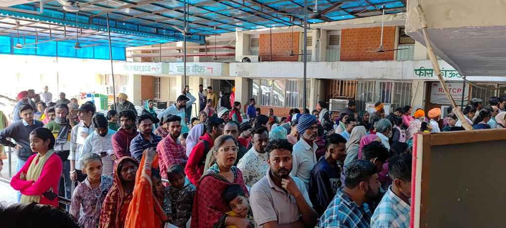 अंबाला शहर स्थित शुकलकुंड रोड पर लगा जाम। संवाद