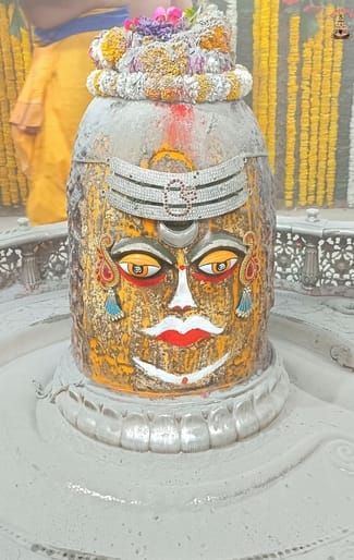 भस्म आरती मे त्रिपुंड लगाकर सजे बाबा महाकाल, जानिए इस वर्ष होली पर्व के लिए क्या जारी हुई गाइड 