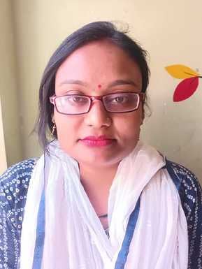 शहर के काला मंदिर मार्ग पर खंभे पर लगी खराब लाइट।संवाद शहर के काला मंदिर मार्ग पर खंभे पर लगी खराब लाइट।संवाद