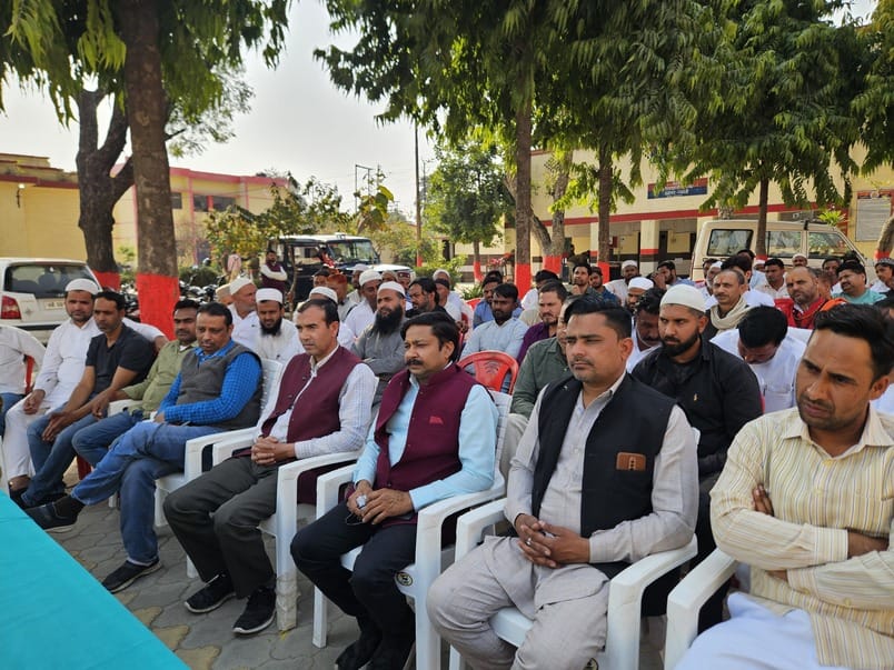 शामली कलक्ट्रेट सभागार में आयोजित शांति समिति की बैठक में मौजूद धर्मगुरू । संवाद शामली कलक्ट्रेट सभागार में आयोजित शांति समिति की बैठक में मौजूद धर्मगुरू । संवाद