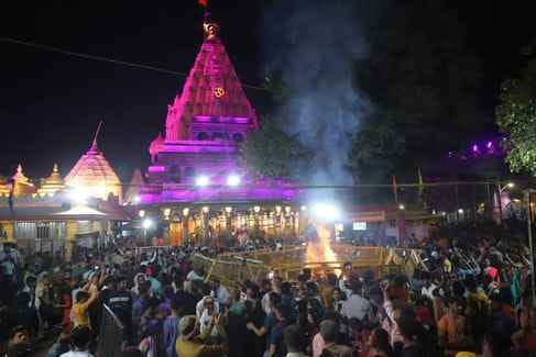 बाबा महाकाल के साथ होली खेलने का बना रहे है प्लान तो यह खबर है आपके काम की, मंदिर में रंग गुलाल