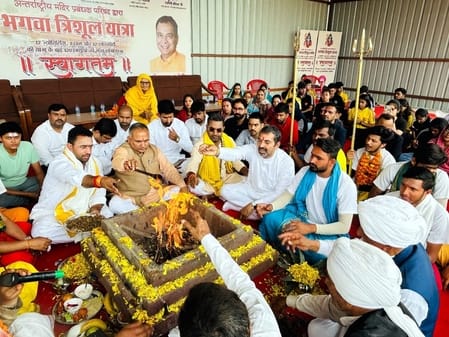 फोटो 30- सोनीपत में प्रवेश करती 120 त्रिशूल लिए भगवा त्रिशूल यात्रा। संवाद