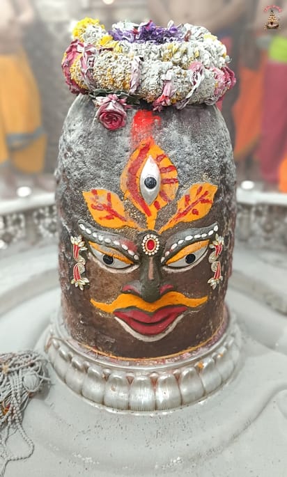 भस्म रमाकर सजे बाबा महाकाल खुल गया तीसरा नेत्र, मंदिर में लगे पोस्टर होली रंगपंचमी पर रंग गुलाल भस्म रमाकर सजे बाबा महाकाल खुल गया तीसरा नेत्र, मंदिर में लगे पोस्टर होली रंगपंचमी पर रंग गुलाल