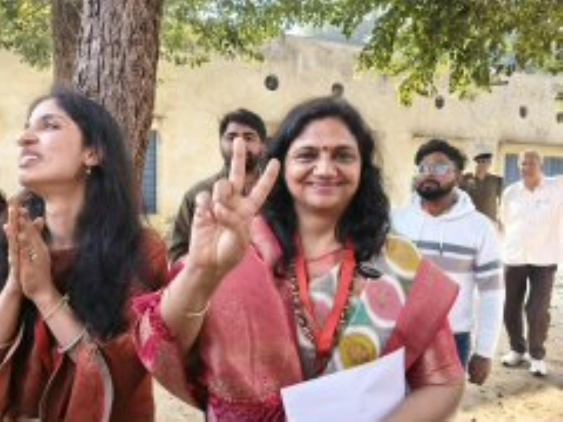 हिसार में मेयर का चुनाव जीतने के बाद समर्थकों के साथ विजय जुलूस में शामिल प्रवीण पोपली। हिसार में मेयर का चुनाव जीतने के बाद समर्थकों के साथ विजय जुलूस में शामिल प्रवीण पोपली।
