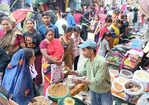 शहर में स्कूलों की छुटृी के बाद बच्चो ने खूब खेली होली।संवाद