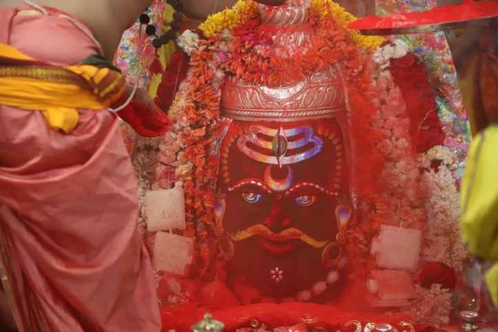 देशभर में सबसे बाबा महाकाल के आंगन में हुआ होलिका दहन, बाबा महाकाल को चढ़ाया हर्बल गुलाल, कल भस