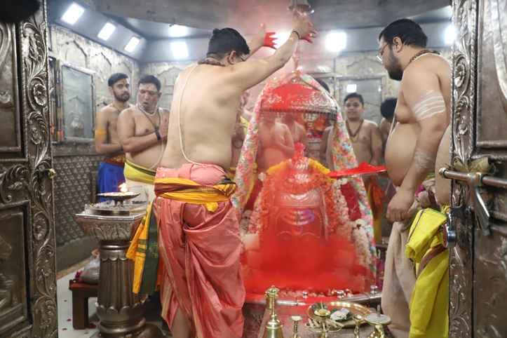 देशभर में सबसे बाबा महाकाल के आंगन में हुआ होलिका दहन, बाबा महाकाल को चढ़ाया हर्बल गुलाल, कल भस