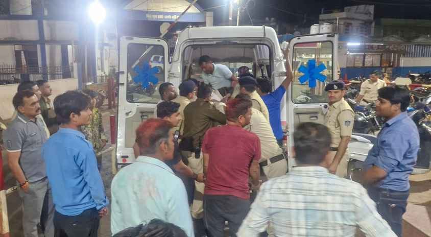 घायल आरक्षक घायल आरक्षक