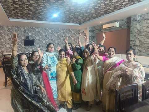 कुरुक्षेत्र। जिला नागरिक अस्पताल में होली खेलती नर्सिंग ऑफिसर। संवाद कुरुक्षेत्र। जिला नागरिक अस्पताल में होली खेलती नर्सिंग ऑफिसर। संवाद