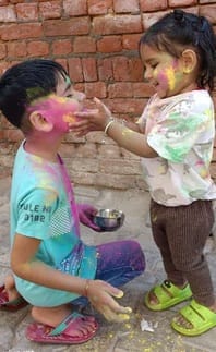 कुरुक्षेत्र। जिला नागरिक अस्पताल में होली खेलती नर्सिंग ऑफिसर। संवाद कुरुक्षेत्र। जिला नागरिक अस्पताल में होली खेलती नर्सिंग ऑफिसर। संवाद