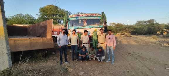 पुलिस गिरफ्त में आरोपी