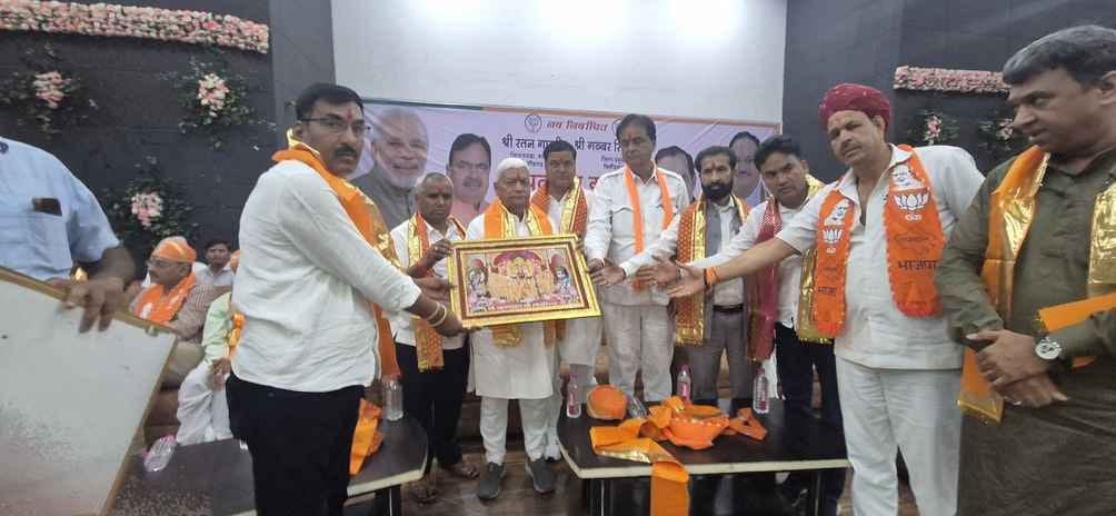 चित्तौड़गढ़ में आयोजित भाजपा के कार्यक्रम में अतिथियों का स्वागत किया। समारोह को संबोधित करते भ