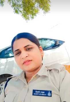 महिला जेल प्रहरी नम्रता तिवारी महिला जेल प्रहरी नम्रता तिवारी