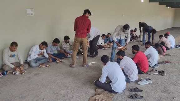 अंतर जाति विवाह का ऐसा विरोध -  पिता ने कर डाली जिंदा बेटी की गोरनी, तस्वीर पर चढ़ाया हार, मुंडन