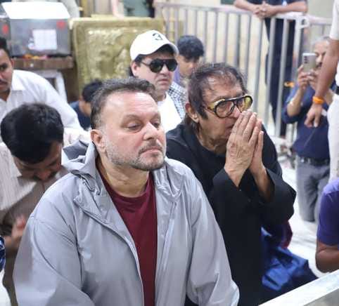 फिल्म निर्माता अनिल शर्मा के साथ बाबा महाकाल के दर्शन करने पहुंचे खलनायक रंजीत, पहले थे ऐसे कपड फिल्म निर्माता अनिल शर्मा के साथ बाबा महाकाल के दर्शन करने पहुंचे खलनायक रंजीत, पहले थे ऐसे कपड