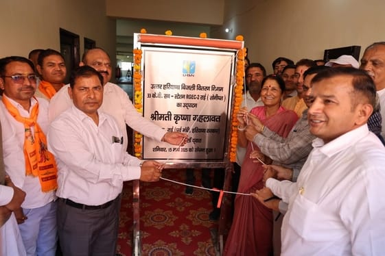 फोटो 15: सोनीपत के राई स्थित एजुकेशन सिटी में 33केवी बिजली सब स्टेशन का लोकार्पण करती विधायक कृ