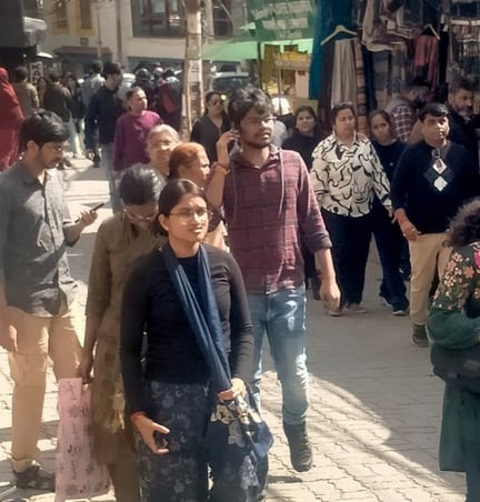 मैक्लोडगंज में रविवार को लगा जाम। संवाद