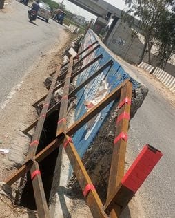 फोटो 10- सोनीपत के गांव रोहट के पास नहर के बीच मार्ग पर बने बड़े हॉल पर लगाई गई ग्रिल। स्रोत : फोटो 10- सोनीपत के गांव रोहट के पास नहर के बीच मार्ग पर बने बड़े हॉल पर लगाई गई ग्रिल। स्रोत :