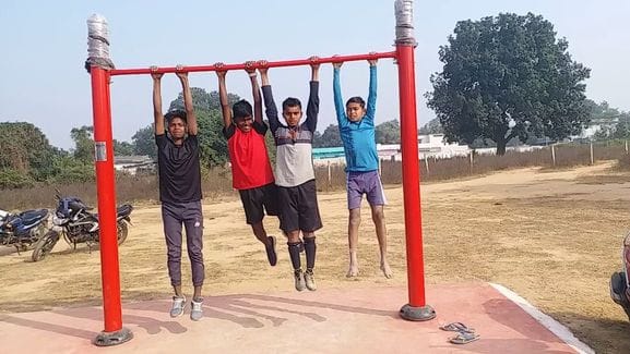 खेलते हुऐ खिलाड़ी खेलते हुऐ खिलाड़ी