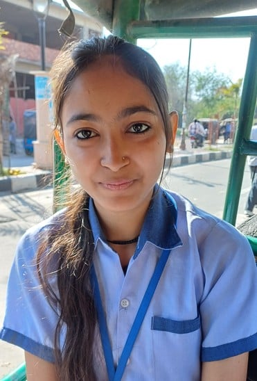अंबाला छावनी के फारूका खालसा स्कूल से दसवीं का सामाजिक विज्ञान का पेपर देकर बाहर आते विद्यार्थी अंबाला छावनी के फारूका खालसा स्कूल से दसवीं का सामाजिक विज्ञान का पेपर देकर बाहर आते विद्यार्थी