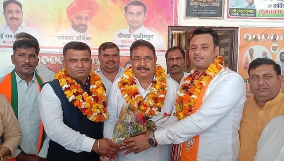 फोटो :35: सोनीपत में सेक्टर-15 में नवनियुक्त जिलाध्यक्ष अशोक भारद्वाज व बिजेंद्र मलिक भाजपा प्र