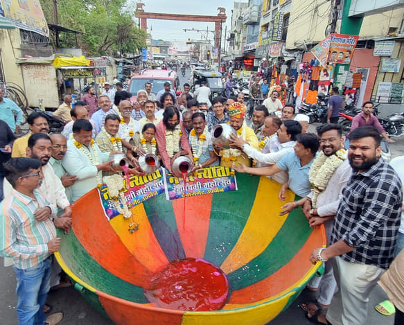 मथुरा वृंदावन की तरह शहरवासी खेलेंगे रंग गुलाल, गोपाल मंदिर पर होगा रापट रोलिया, कड़ाव का पूजन ह