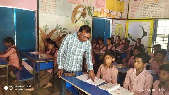 म्योरपुर में विद्यालयों के निरीक्षण के दौरान बीईओ विश्वजीत कुमार ने विद्यार्थियों के शिक्षा का म्योरपुर में विद्यालयों के निरीक्षण के दौरान बीईओ विश्वजीत कुमार ने विद्यार्थियों के शिक्षा का