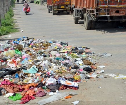 शामली में कूडे की खबर से सम्बधित परिचर्चा फोटो टोनी गोस्वामी । संवाद